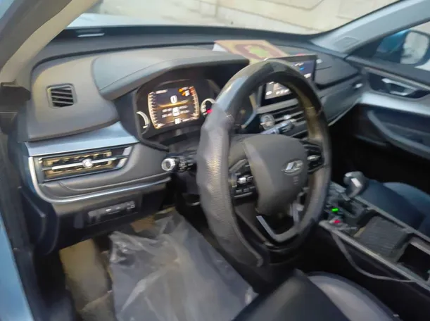 Car image 12