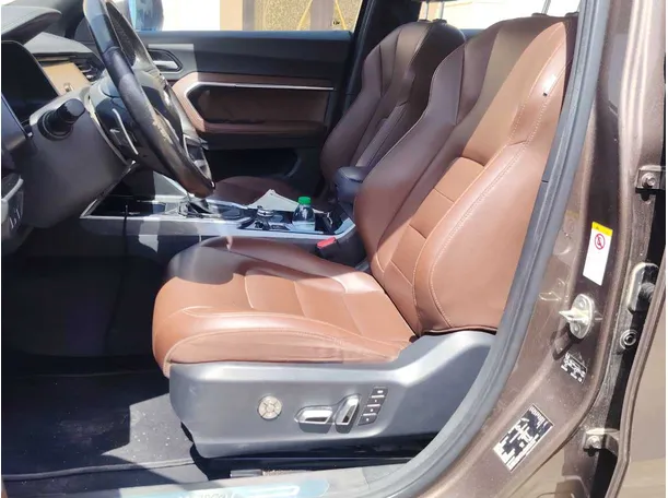 Car image 13