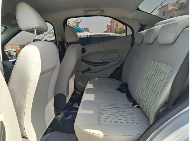Car image 13
