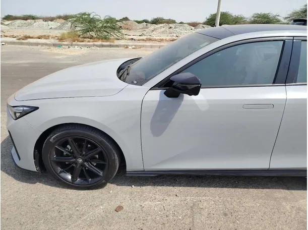 Car image 9
