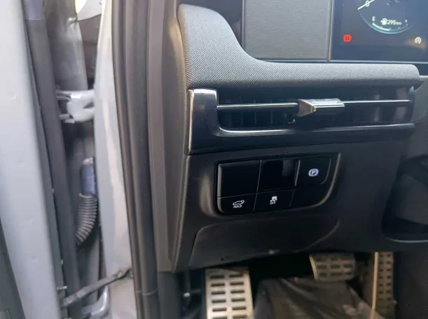 Car image 31