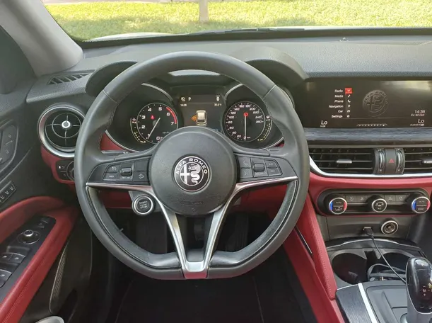Car image 14