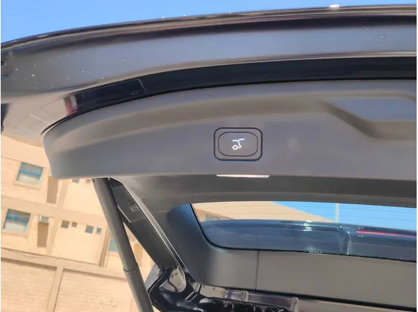 Car image 31
