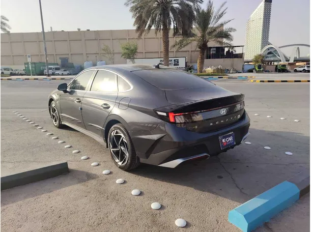 Car image 7