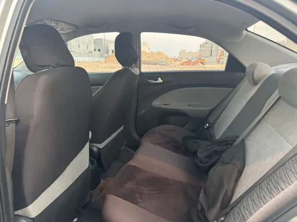 Car image 13