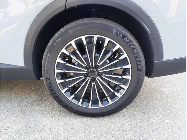 Car image 9