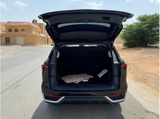 Car image 24