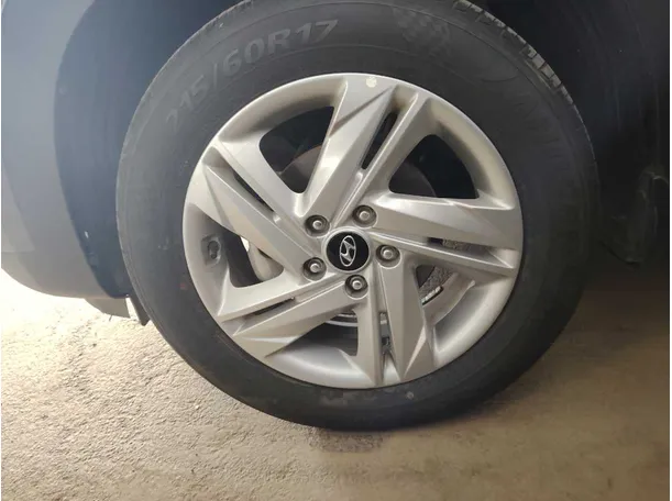Car image 9