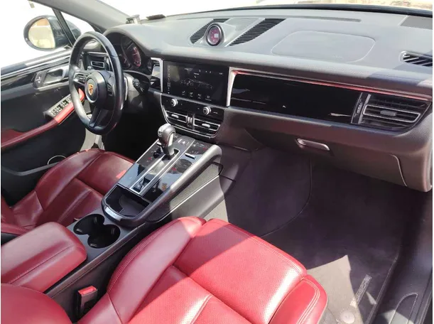 Car image 14