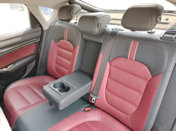 Car image 16