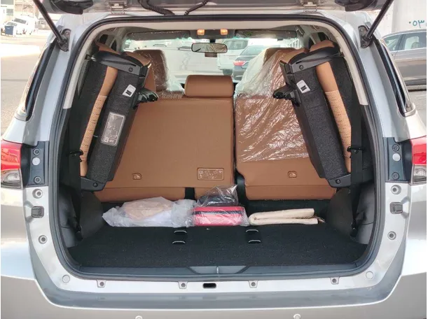 Car image 25