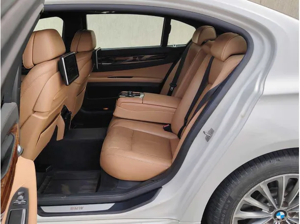 Car image 15