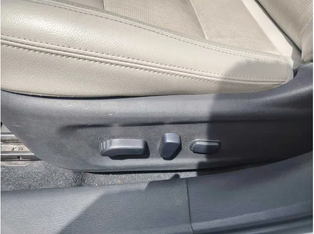 Car image 38