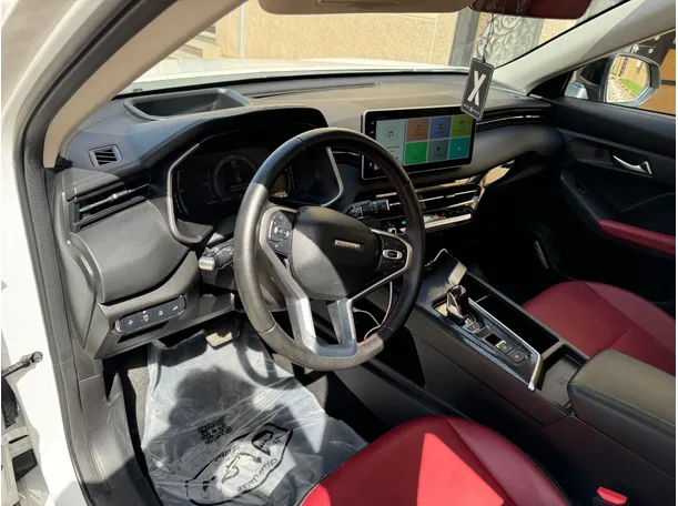 Car image 10