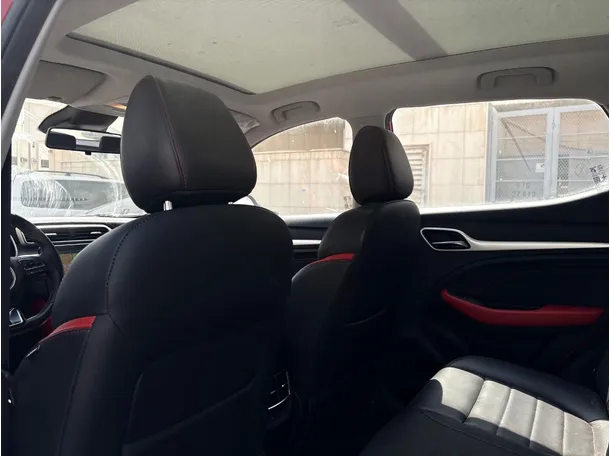 Car image 18