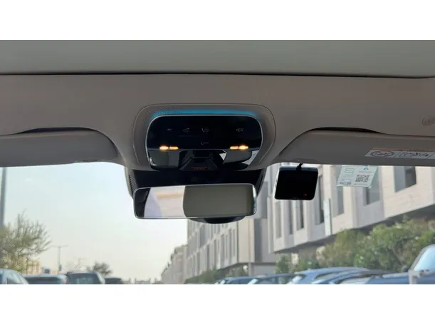 Car image 24