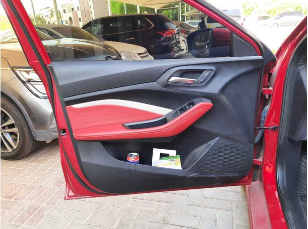 Car image 10