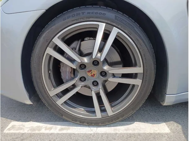 Car image 9