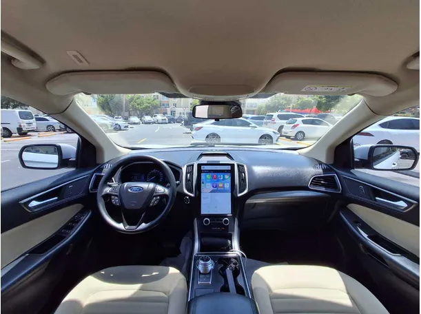 Car image 18