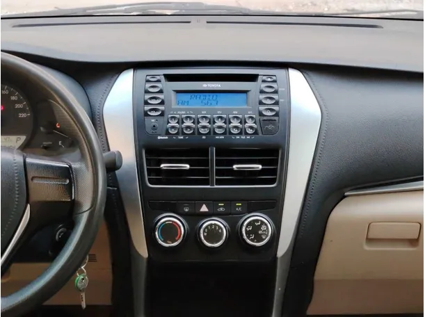 Car image 19