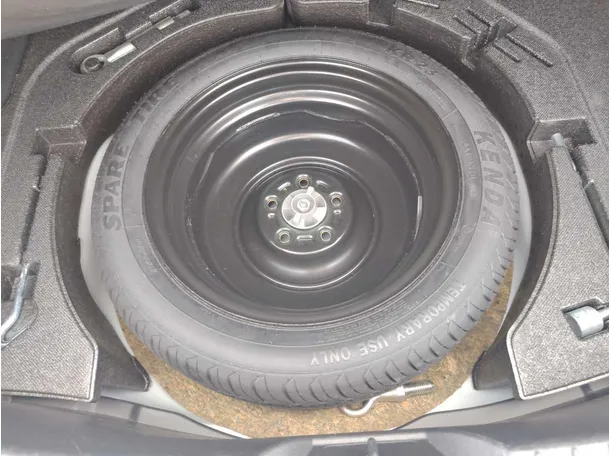 Car image 30