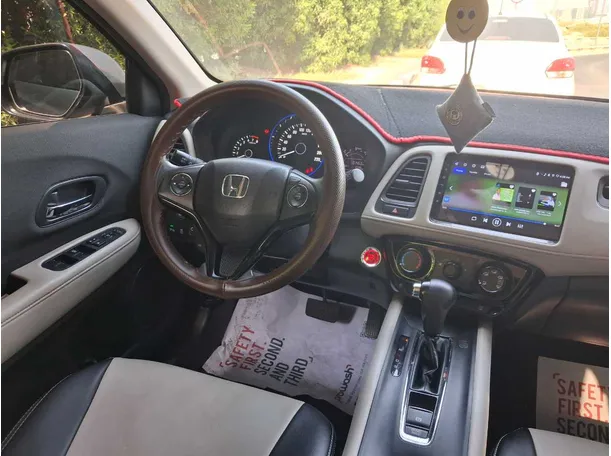 Car image 18