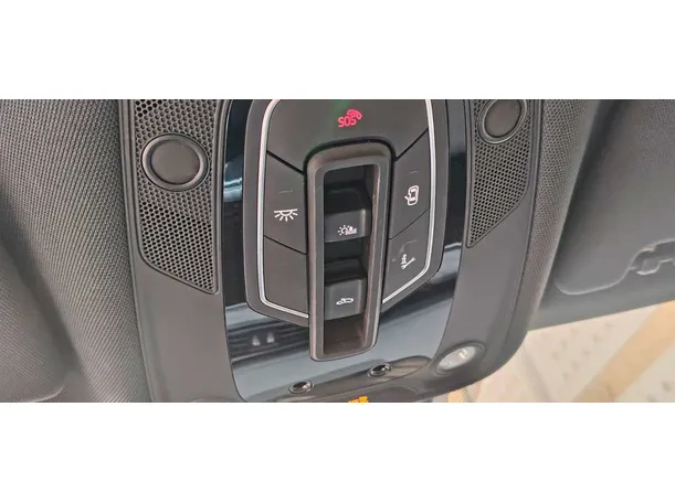 Car image 28