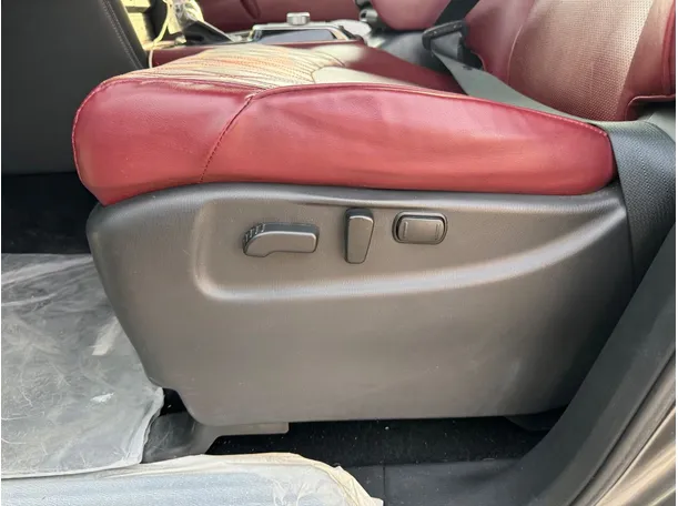 Car image 27