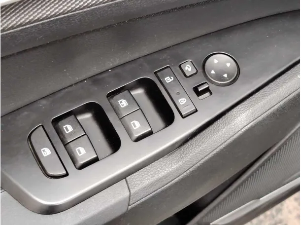 Car image 31
