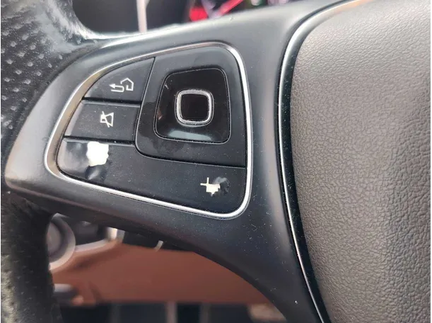 Car image 33