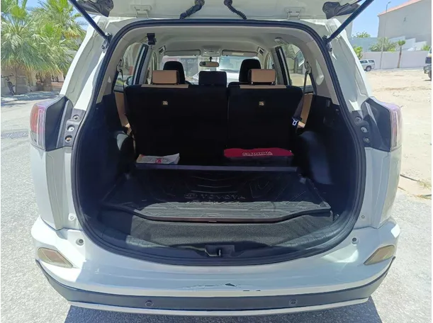 Car image 26
