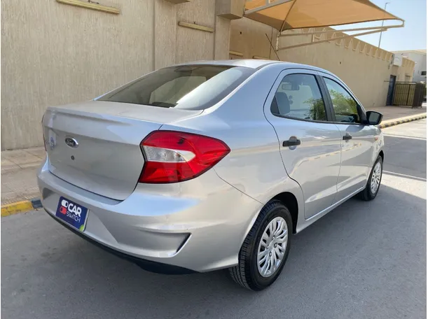 Car image 5