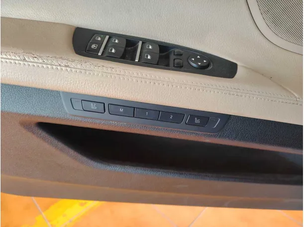 Car image 35