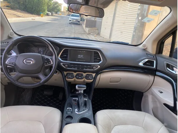 Car image 14