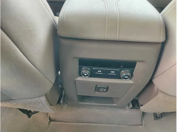 Car image 36