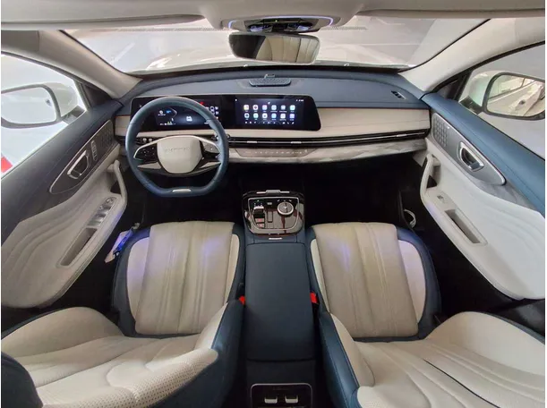 Car image 18