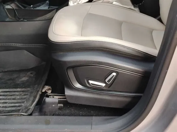 Car image 35