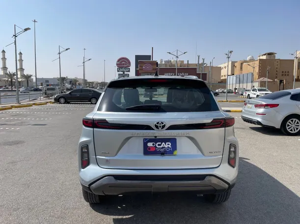 Car image 6