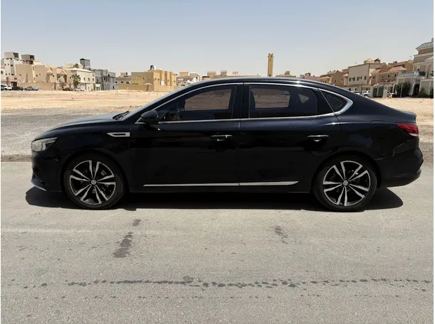 Car image 8