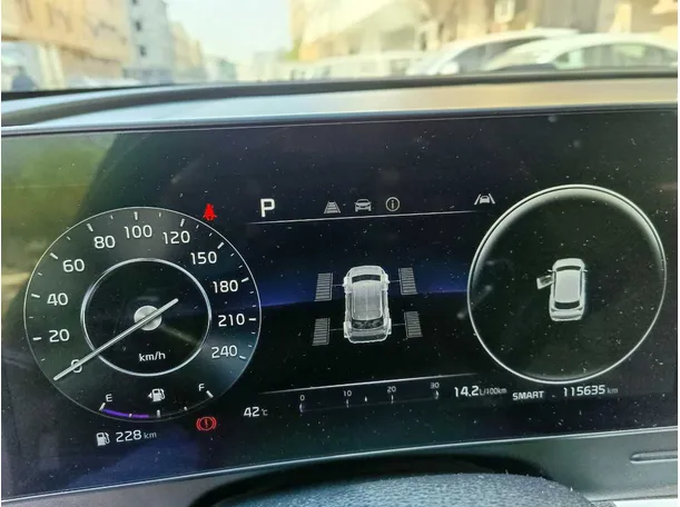 Car image 25