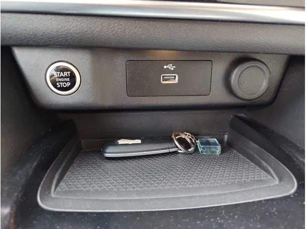 Car image 29