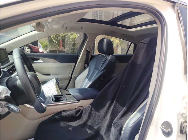 Car image 13