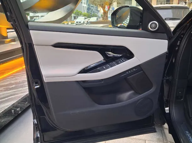 Car image 10