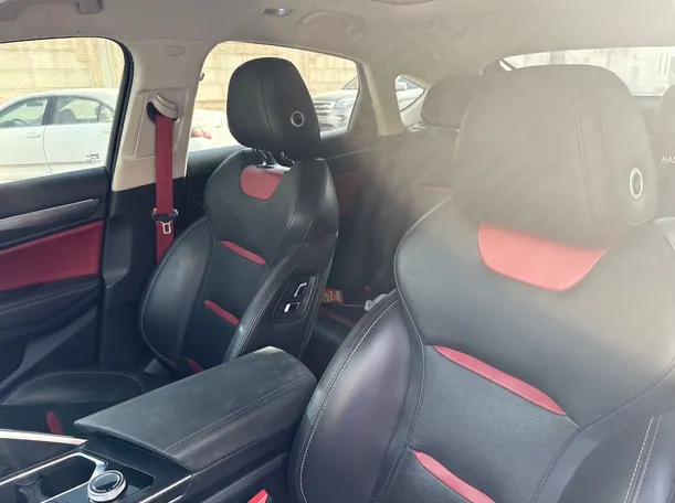 Car image 12