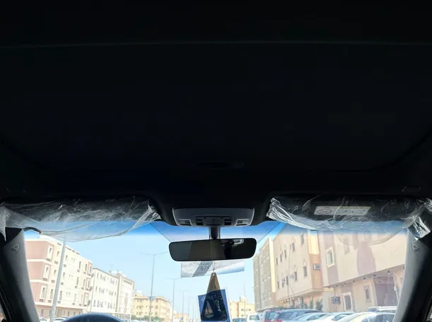 Car image 26
