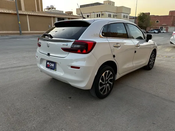 Car image 5