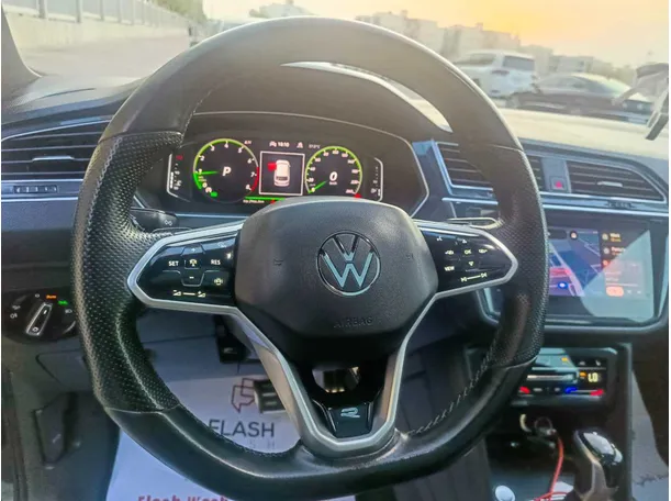 Car image 27