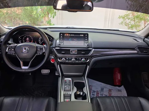 Car image 16