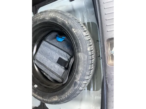 Car image 23