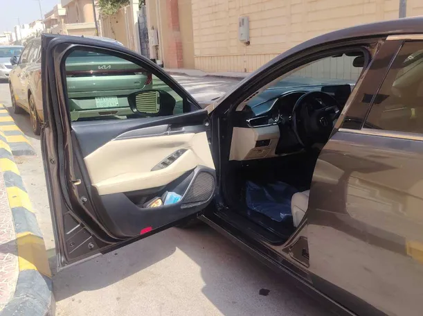 Car image 11